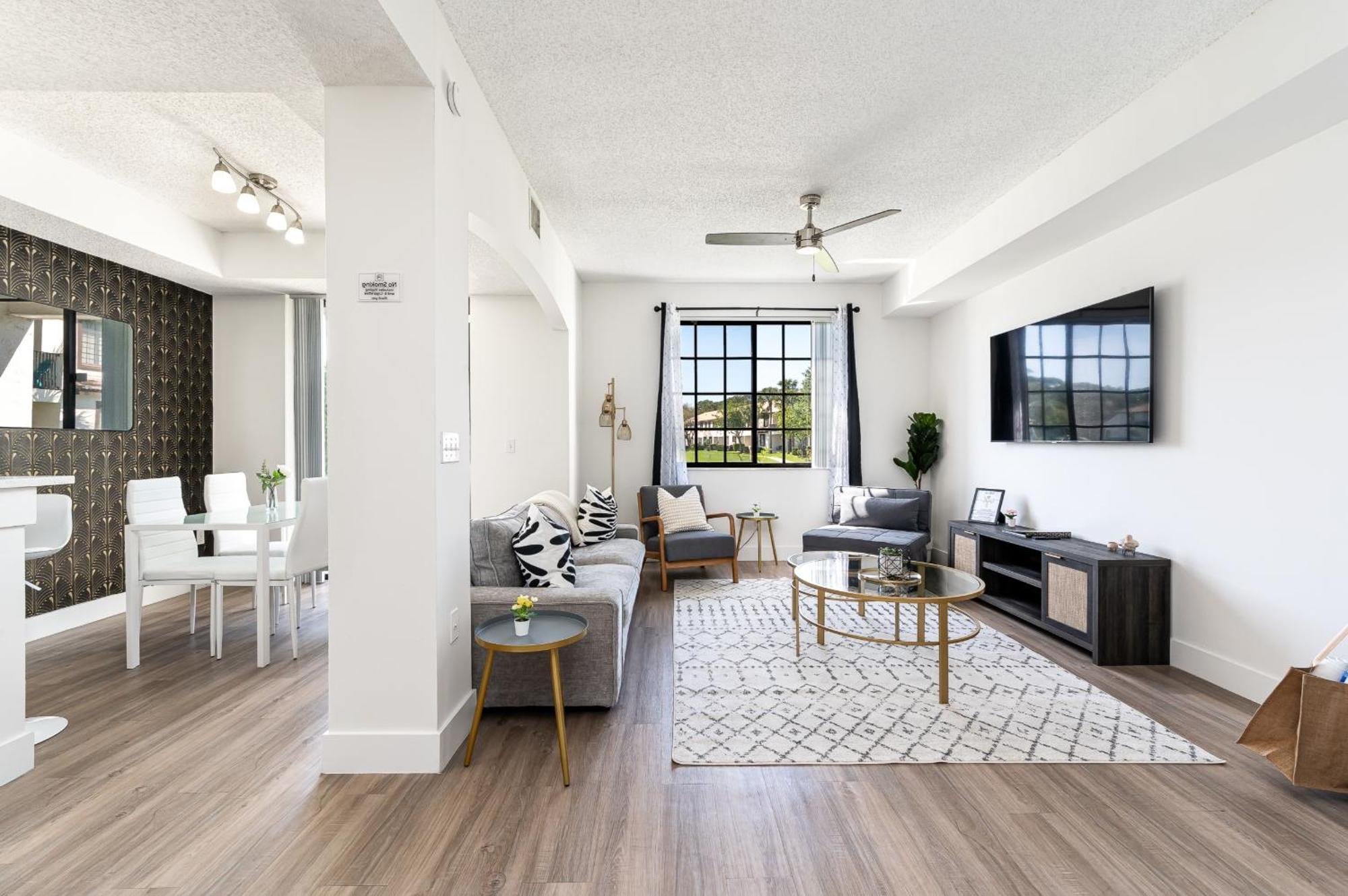 Newly Renovated Townhome With King Bed เดลเรย์บีช ภายนอก รูปภาพ