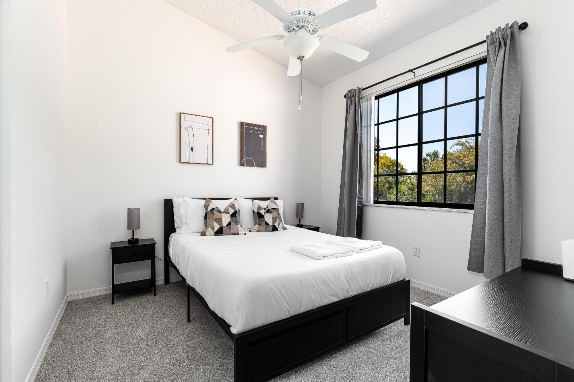 Newly Renovated Townhome With King Bed เดลเรย์บีช ภายนอก รูปภาพ
